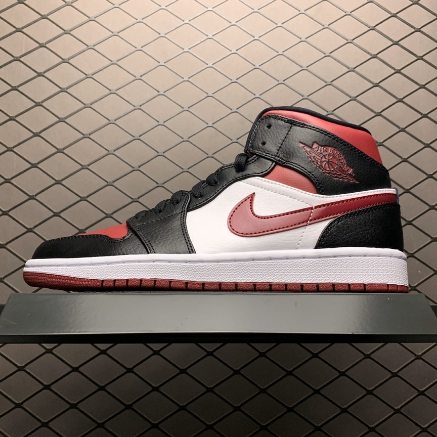 air jordan 1 bred toe mid