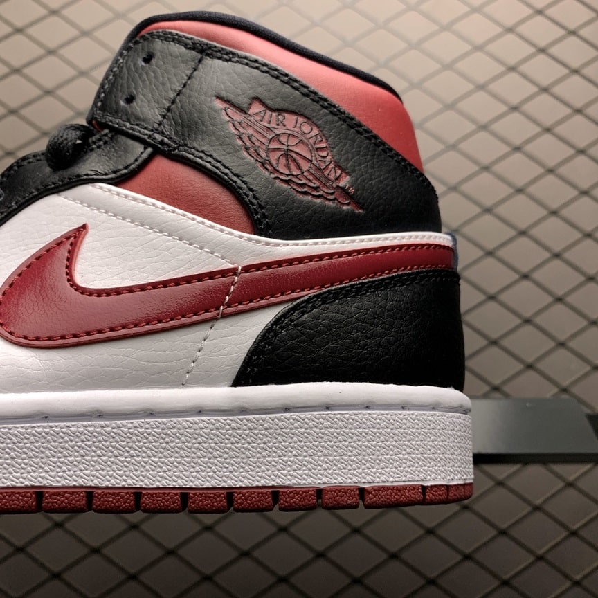 Air Jordan 1 MID Bred Toe (4)