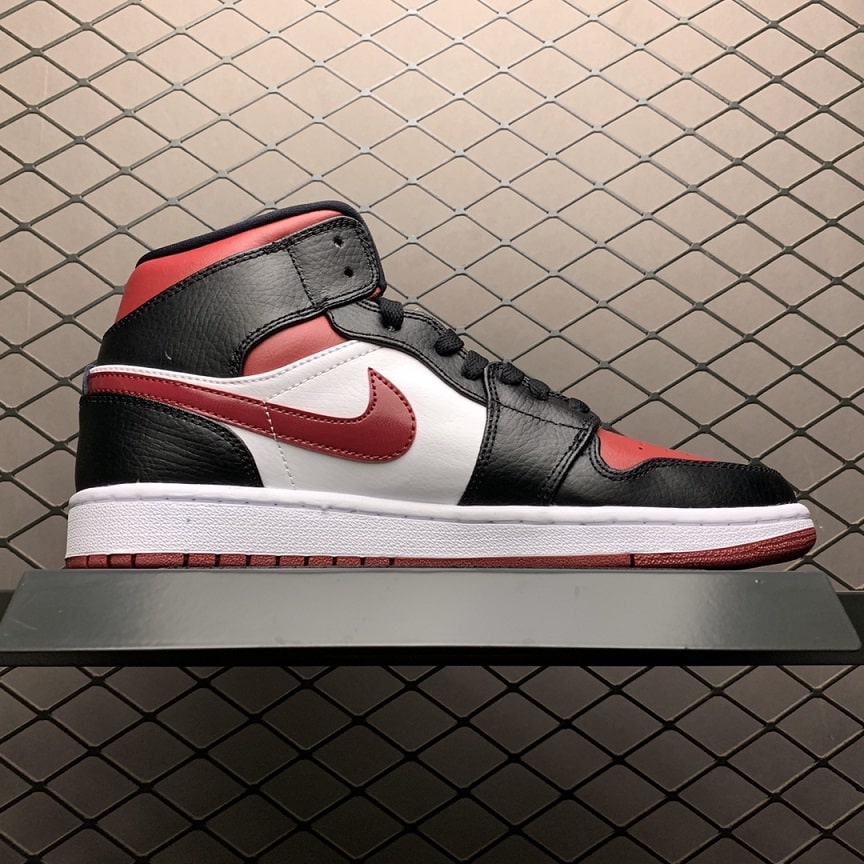 Air Jordan 1 MID Bred Toe (2)