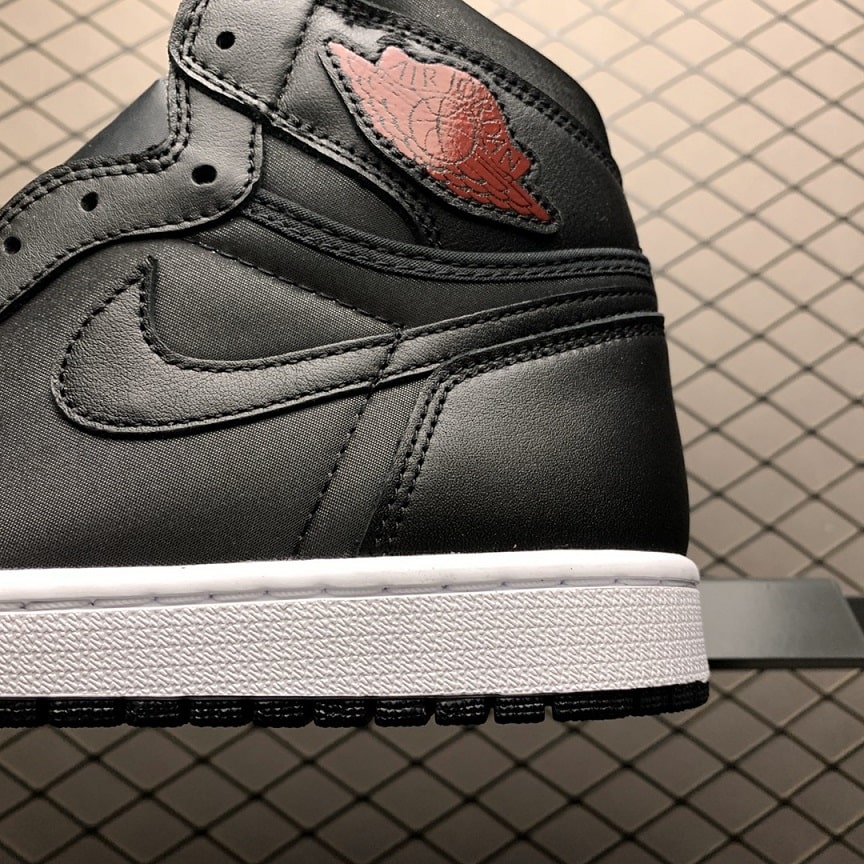 Air Jordan 1 Retro High OG ”Black Satin” (3)