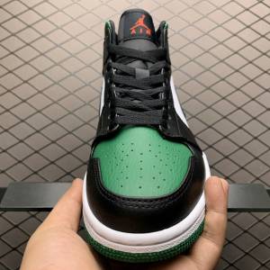 Air Jordan 1 Mid Pine Green One Feet (07)