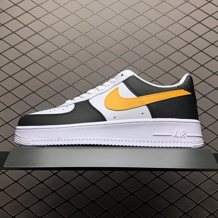 Air Force 1 Low Taxi (1)