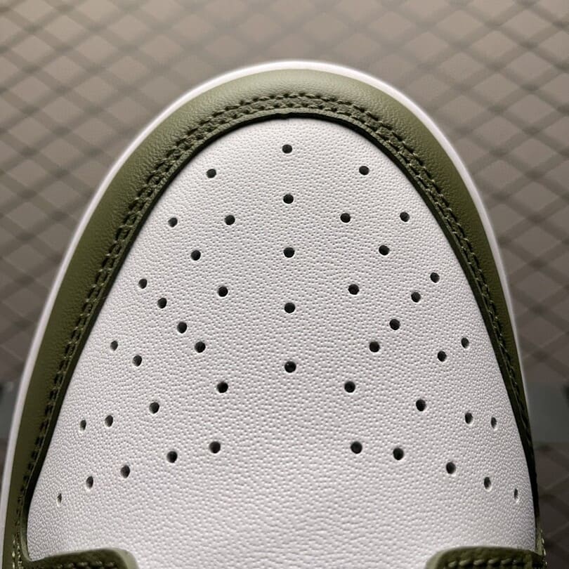 Dunk Low Medium Olive (2)