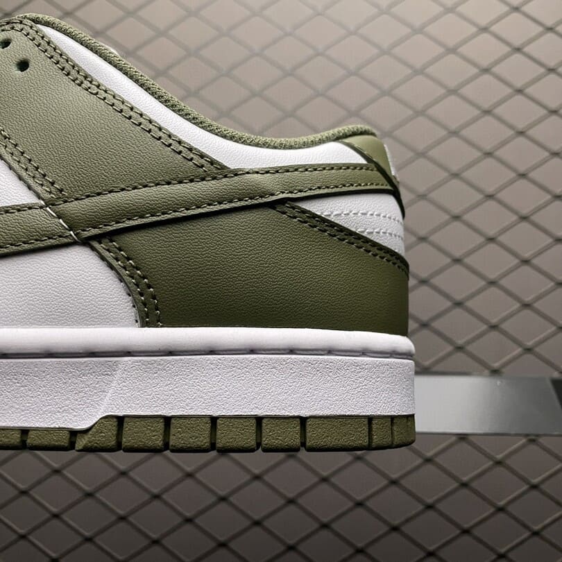 Dunk Low Medium Olive (3)