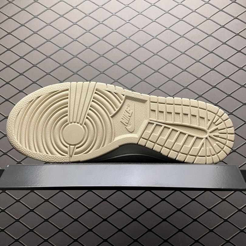 Dunk Low Phantom Metallic Gold (Women’s) (2)