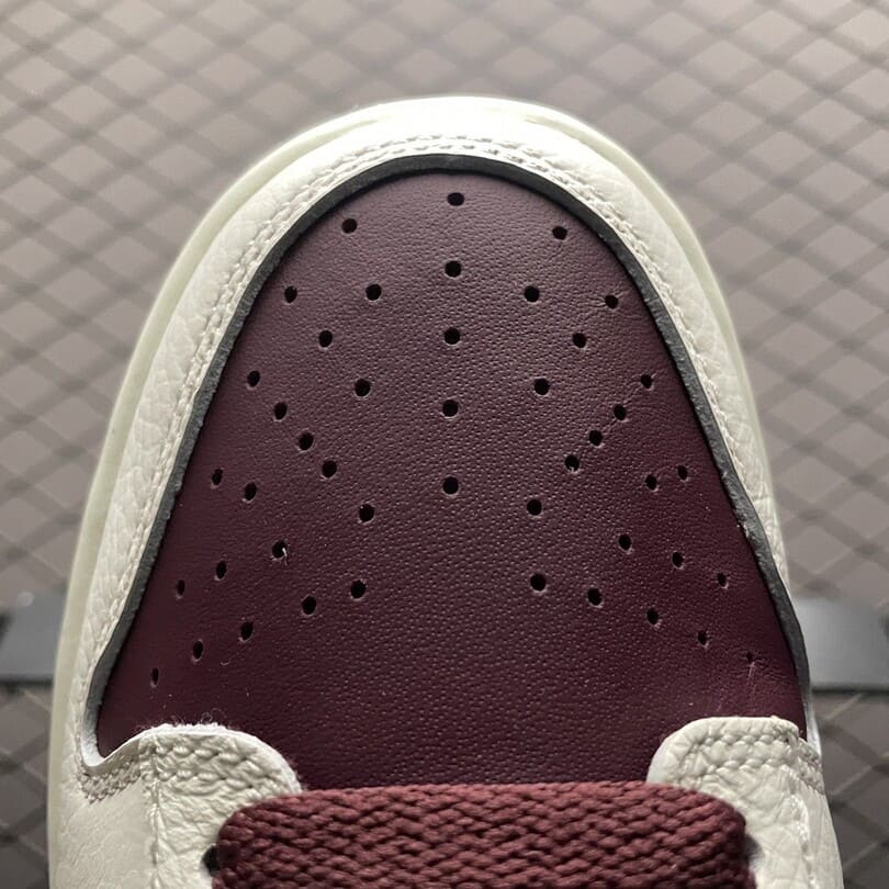 Dunk Low Retro PRM Valentine’s Day (2024)