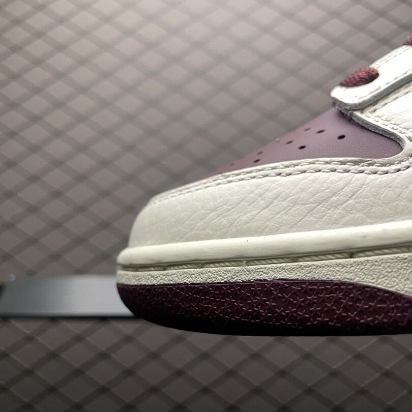 Dunk Low Retro PRM Valentine’s Day (2028)