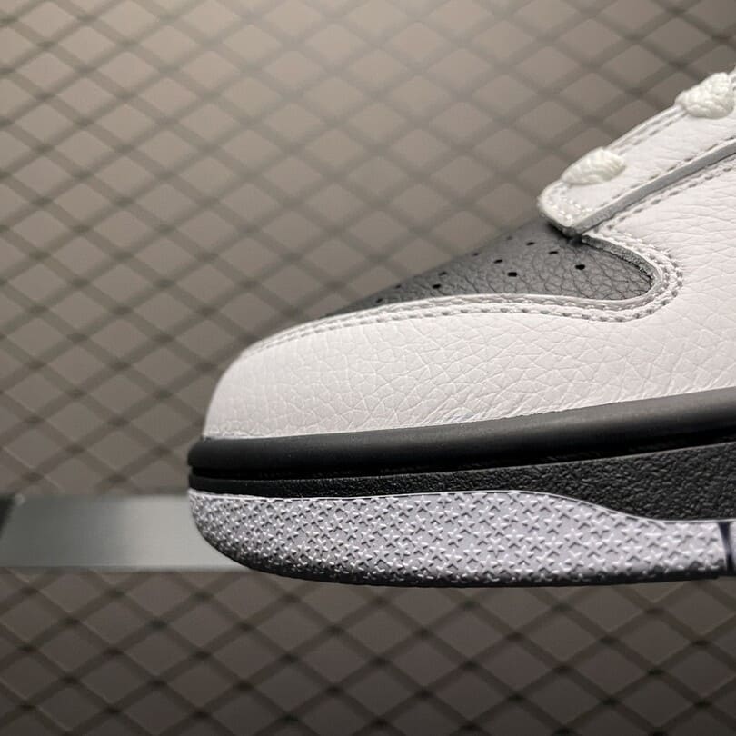 Dunk Low Retro Reverse Panda (3)