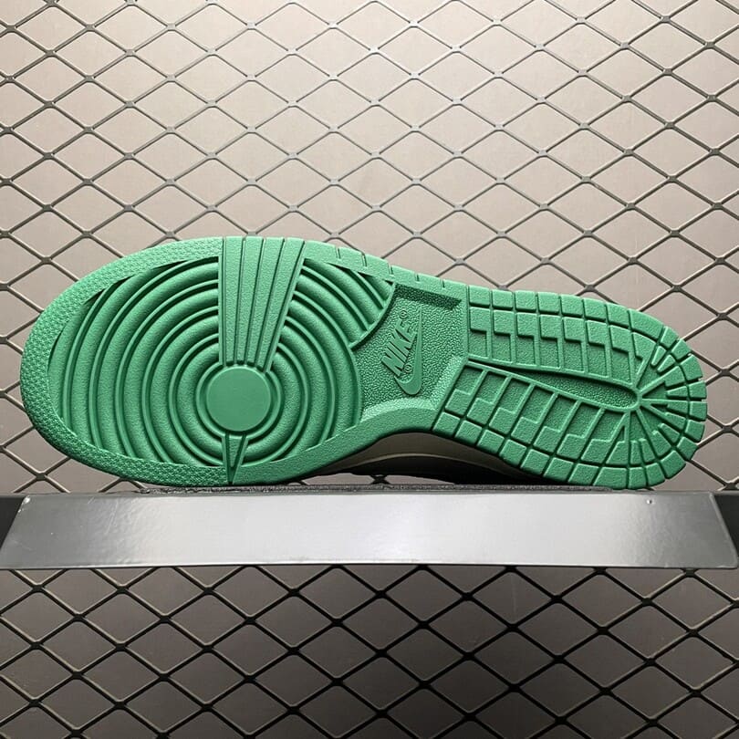 Dunk Low SE Lottery Pack Malachite Green (4)