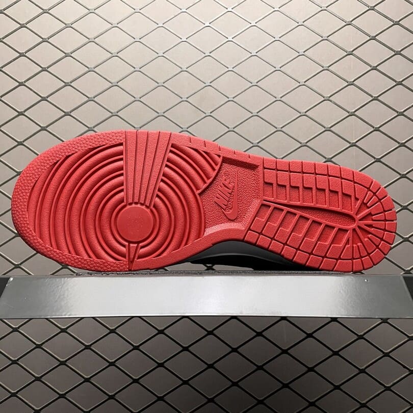 Dunk LowRetro Medium Grey Varsity Red UNLV (2023)