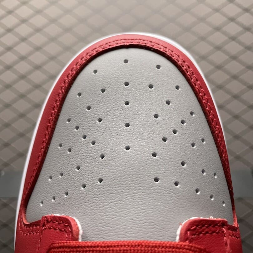 Dunk LowRetro Medium Grey Varsity Red UNLV (2025)