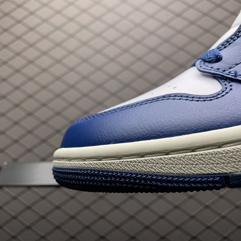 Air Jordan 1 Mid French Blue Gym Red (2)