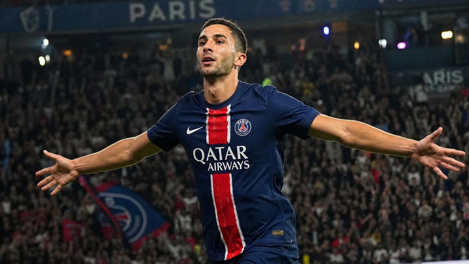 Ferran Torres célèbre un but avec le PSG devant les supporters au Parc des Princes