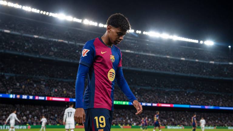 Lamine Yamal déçu sur la pelouse du Barça, visage fermé après sa sortie contre Elche
